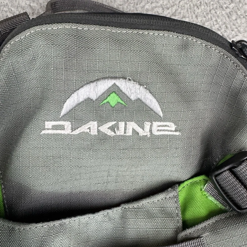 Dakine Heli Pro Pack Backpack Gray And Green School Snowboard Skate Helipack